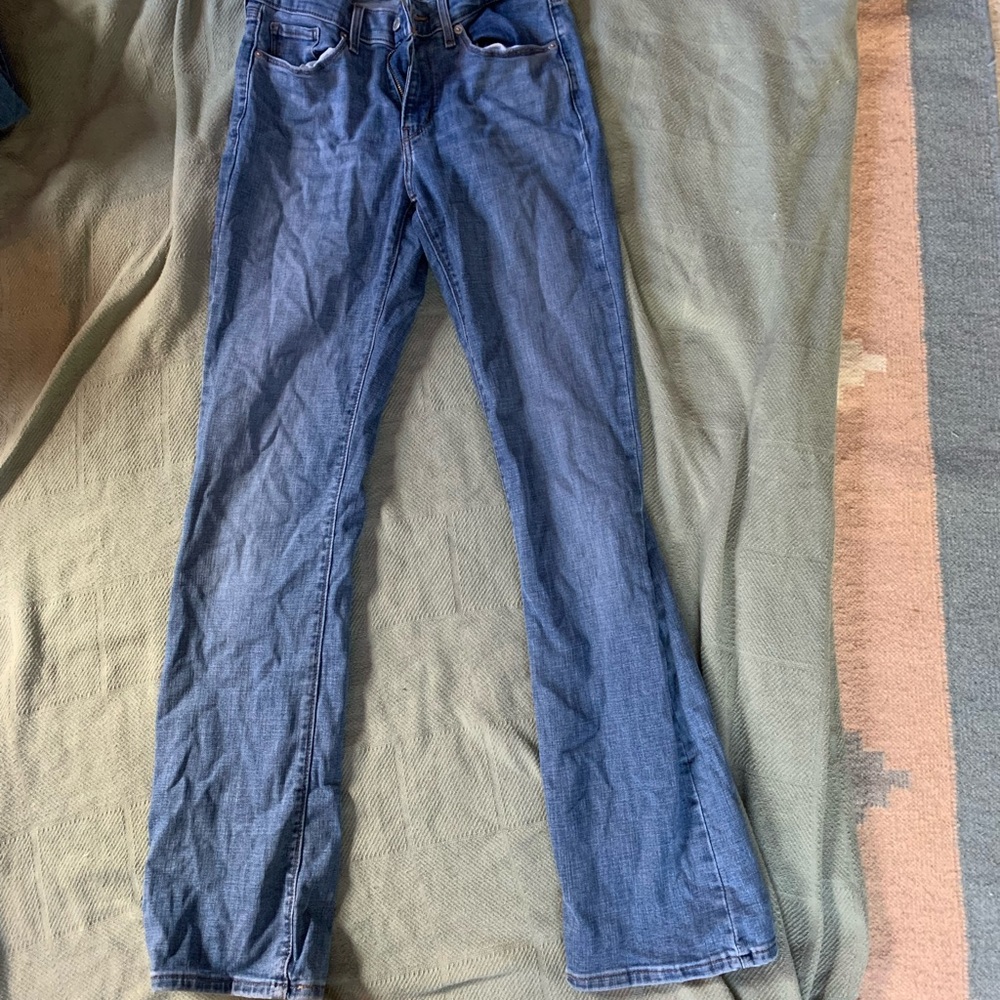 vintage Levi’s medium wash!!